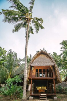 sukanusa luxury huts