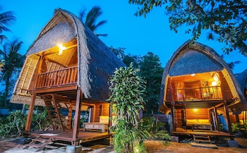 sukanusa luxury huts
