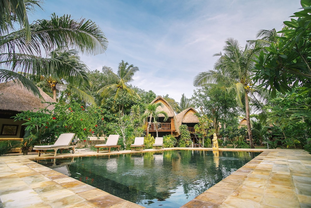 sukanusa luxury huts