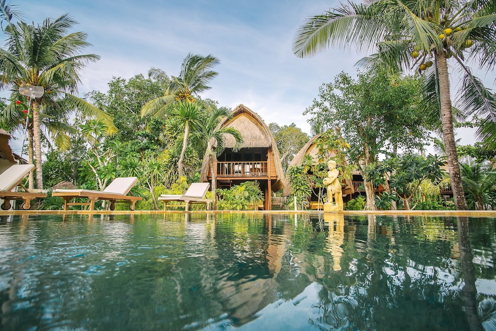 sukanusa luxury huts