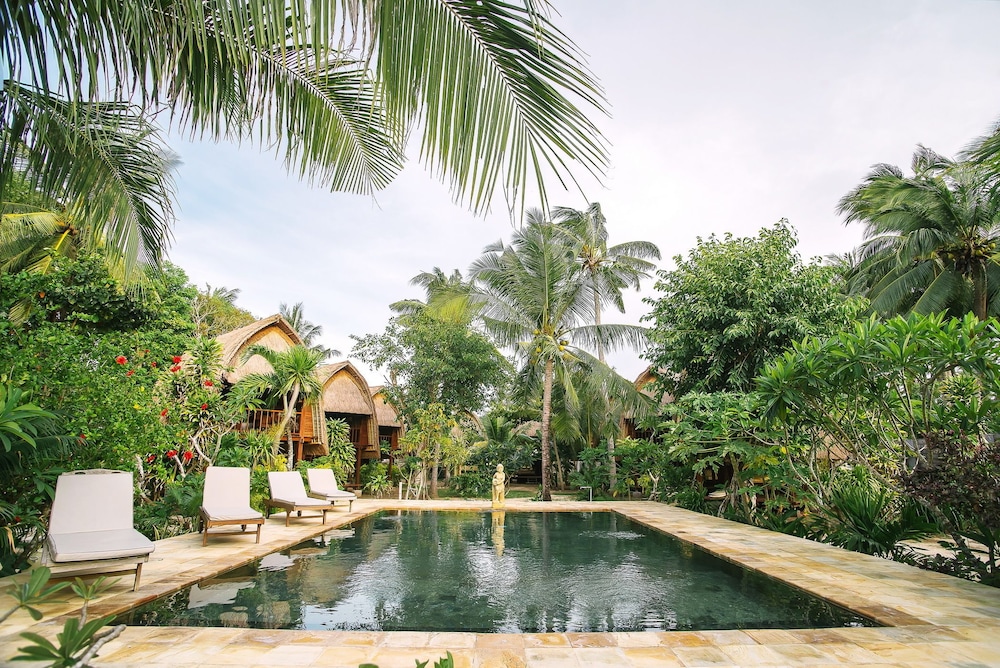 sukanusa luxury huts