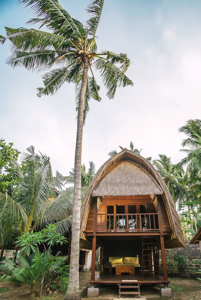 sukanusa luxury huts
