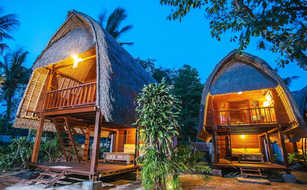 sukanusa luxury huts
