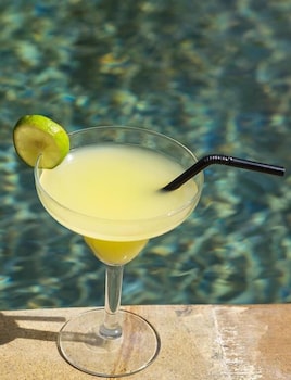 sukanusa luxury huts