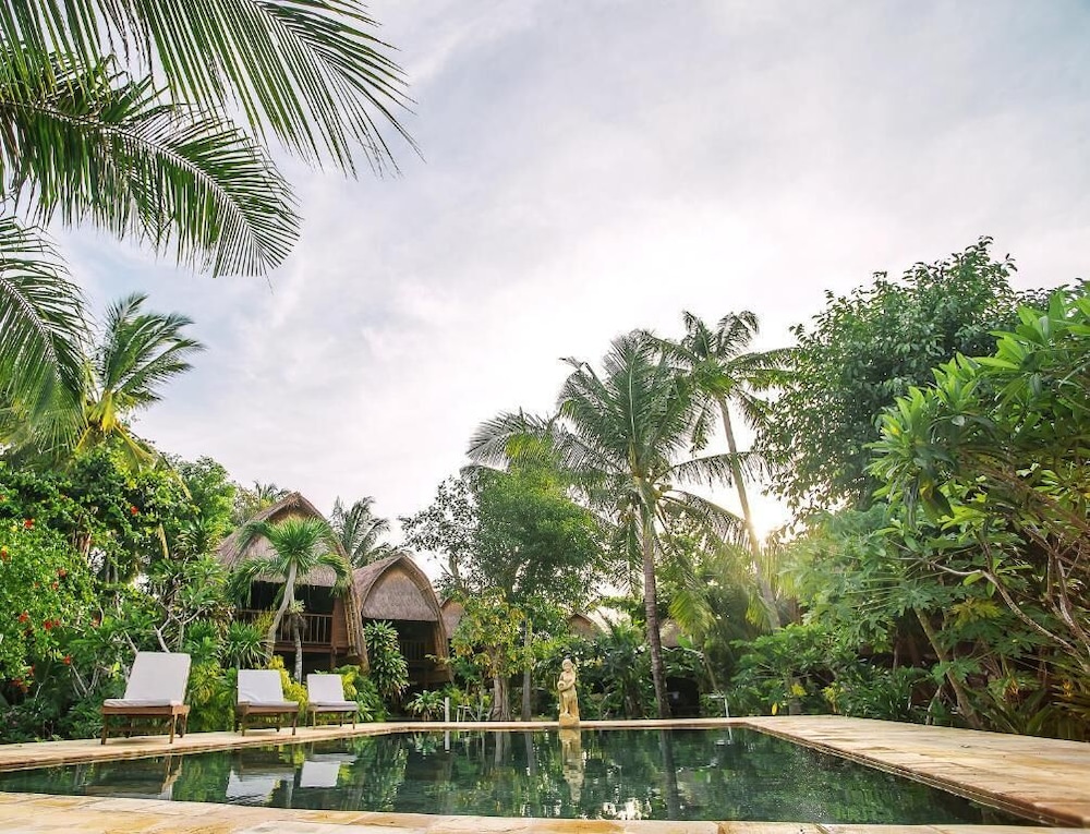 sukanusa luxury huts