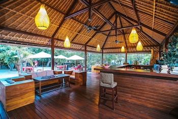 sukanusa luxury huts