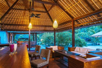 sukanusa luxury huts