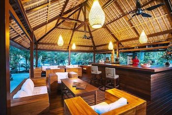 sukanusa luxury huts
