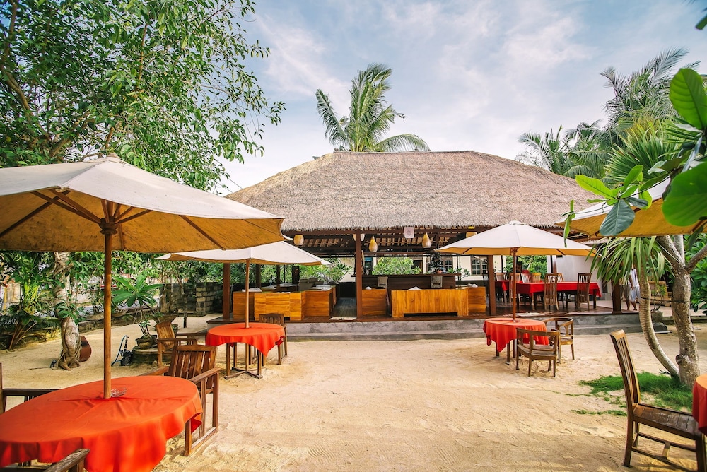 sukanusa luxury huts