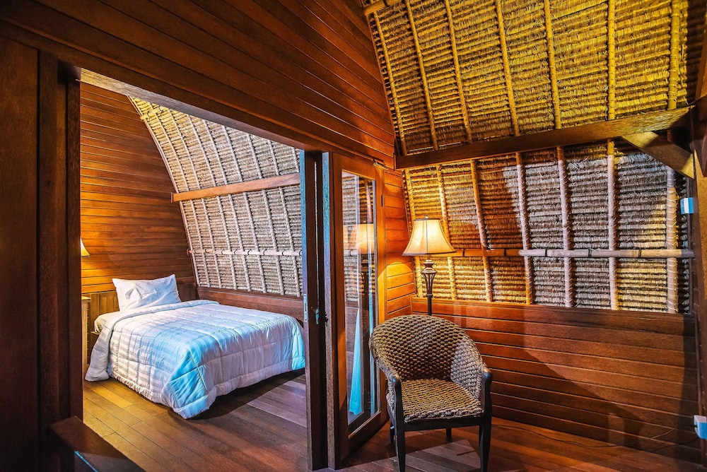 sukanusa luxury huts