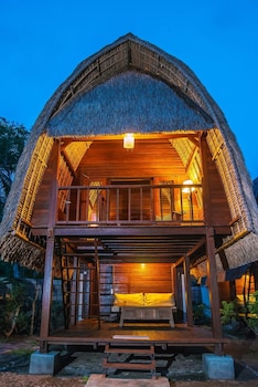 sukanusa luxury huts