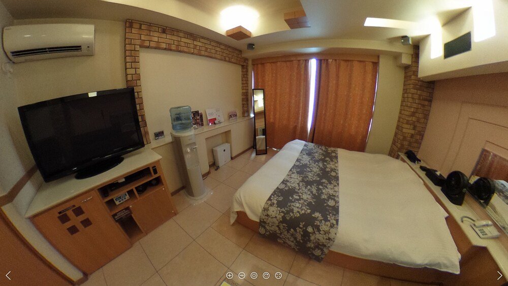 hotel cache adults only