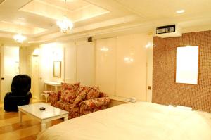 hotel cache adults only