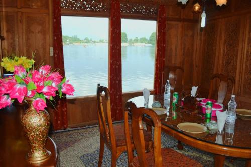 canada houseboats