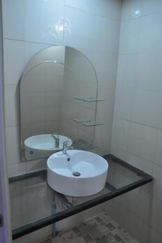 Pilgrim's Kitchen & Inn,Savannakhet>>Mukdahan,3 star