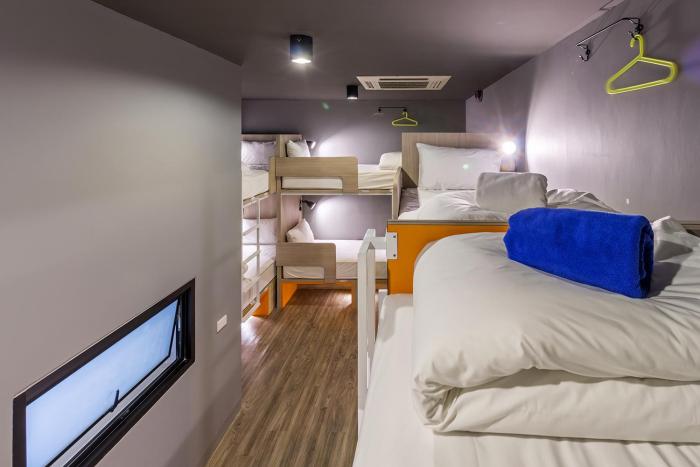 isanook hostel adults only