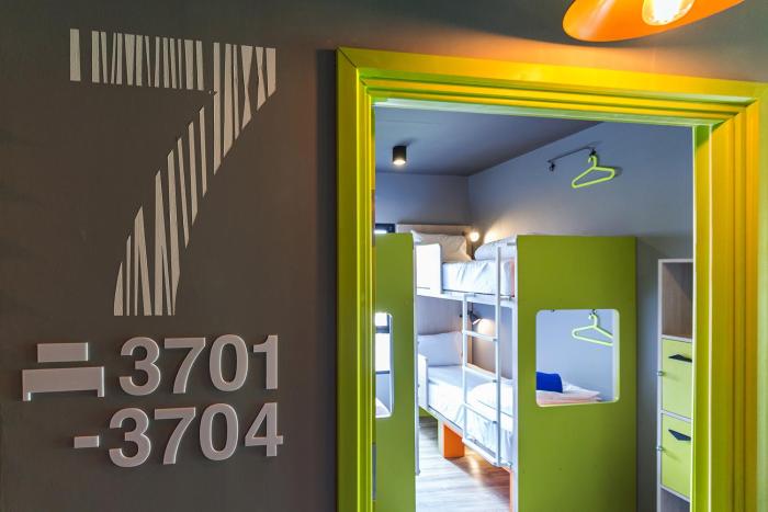 isanook hostel adults only