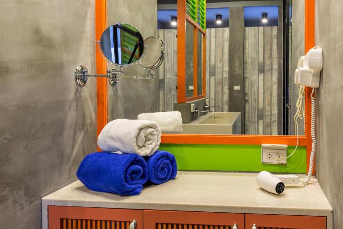 isanook hostel adults only