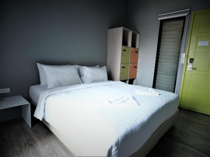 isanook hostel adults only