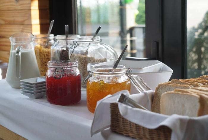 isanook hostel adults only