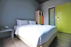 isanook hostel adults only