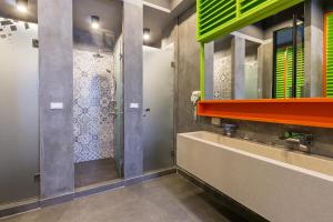 isanook hostel adults only