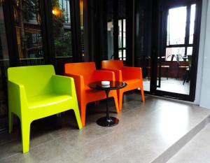 isanook hostel adults only