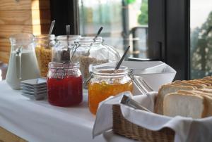 isanook hostel adults only