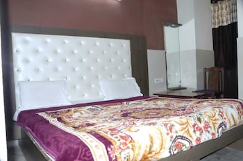 hotel ambika palace by wb inn