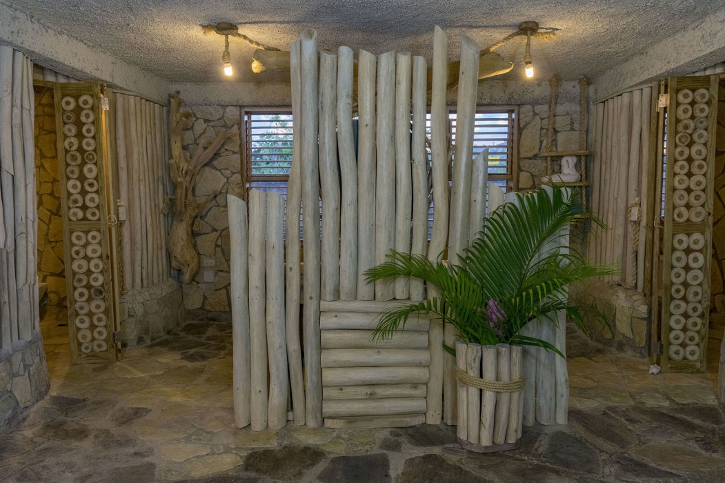 Chalet Tropical Hotel & Restaurant-Pizzeria,Las Galeras>>Arroyo Del Cabo,4 star