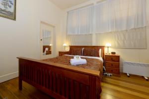Edinburgh Gallery Bed & Breakfast,Hobart>>Glebe,4 star