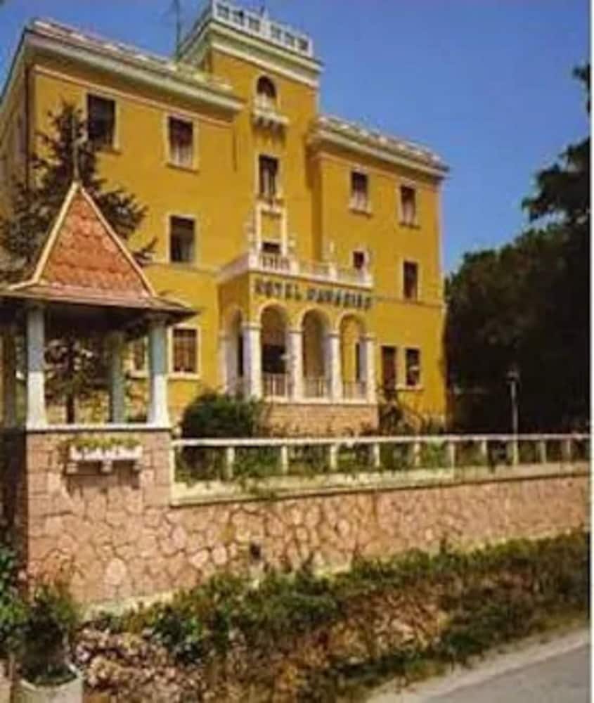 hotel paradiso