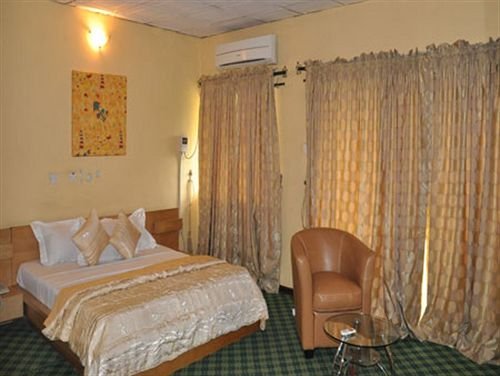 Solitude Hotel Yaba,Magbon>>Lagos,4 star