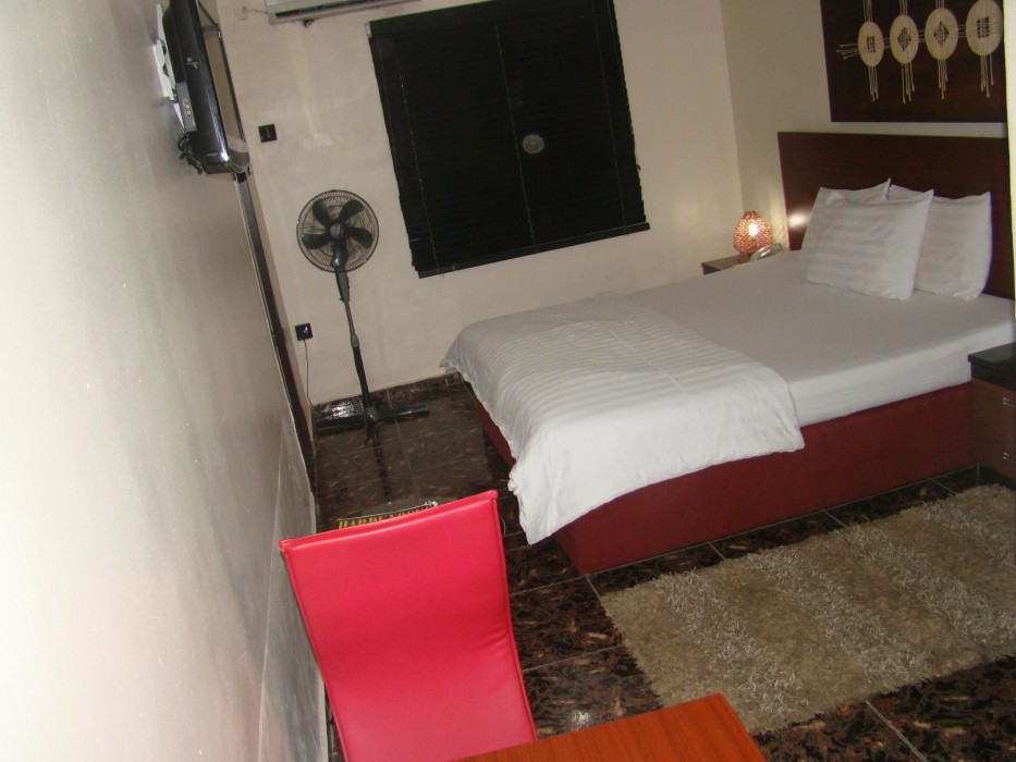 charlies place and suite