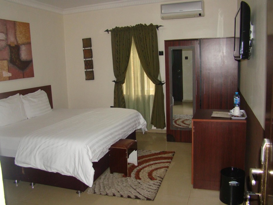 charlies place and suite