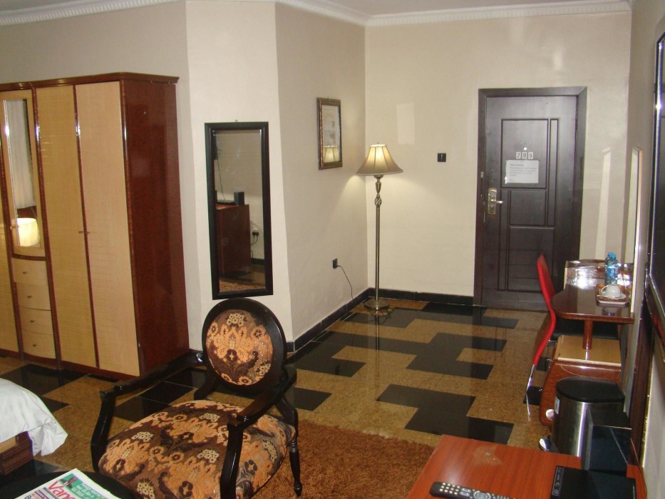 charlies place and suite