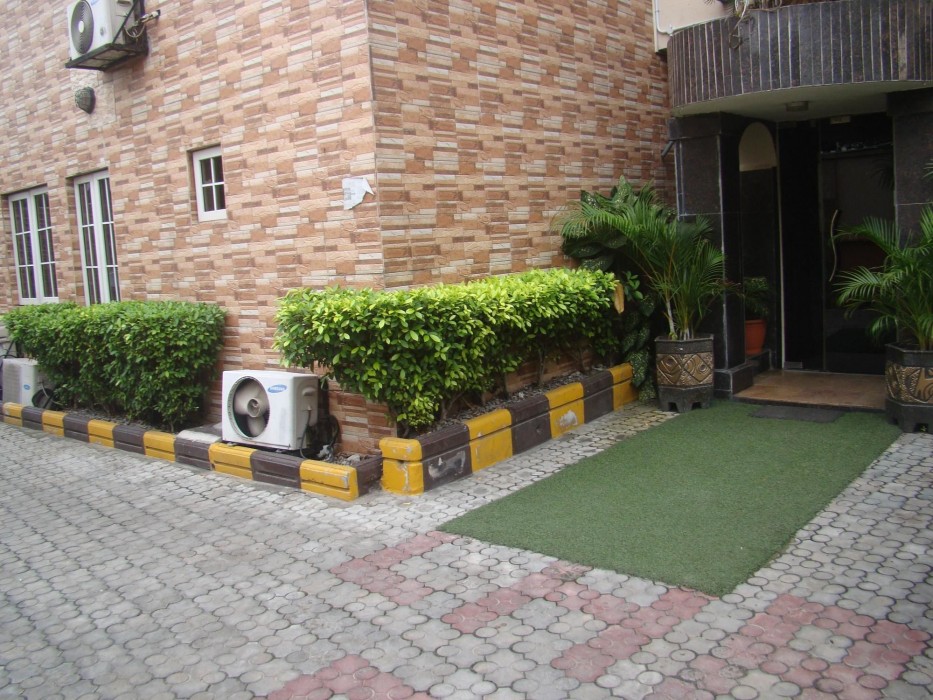 charlies place and suite