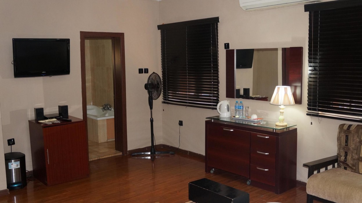 charlies place and suite
