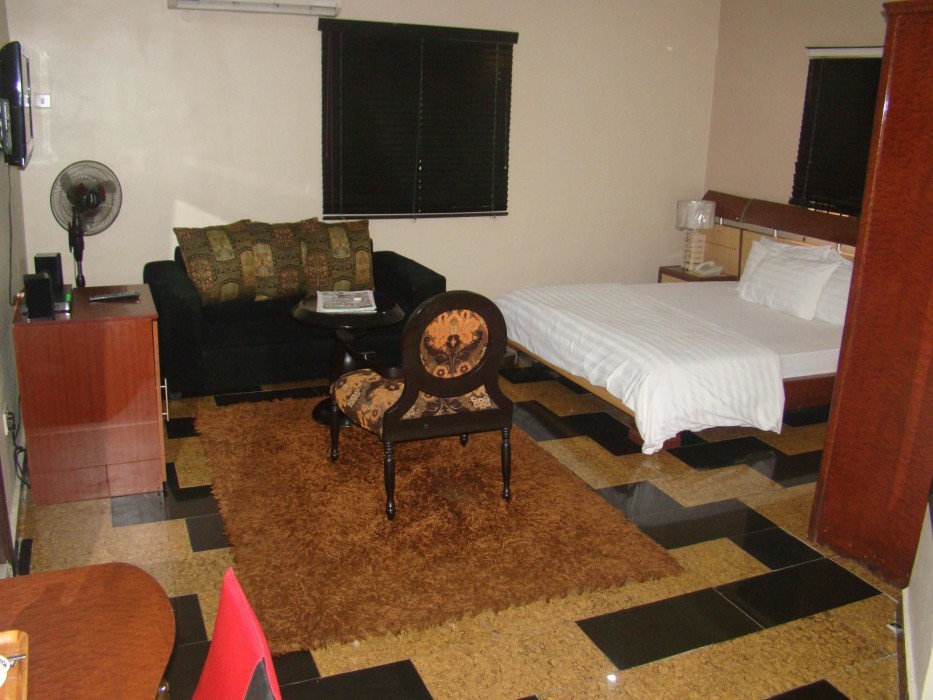 charlies place and suite