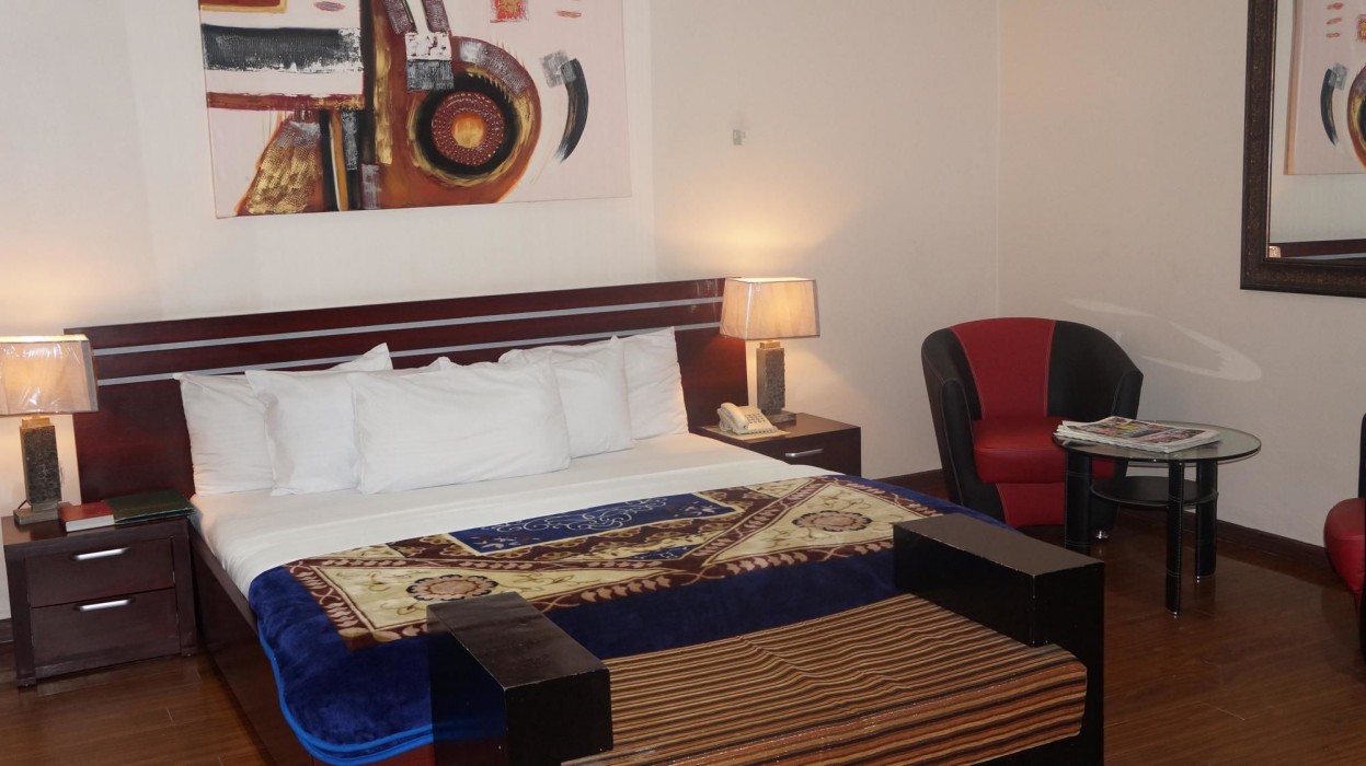 Charlie's Place And Suite,Magbon>>Lagos,3 star