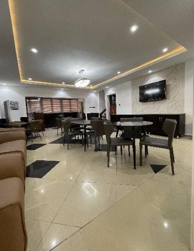 charlies place and suite