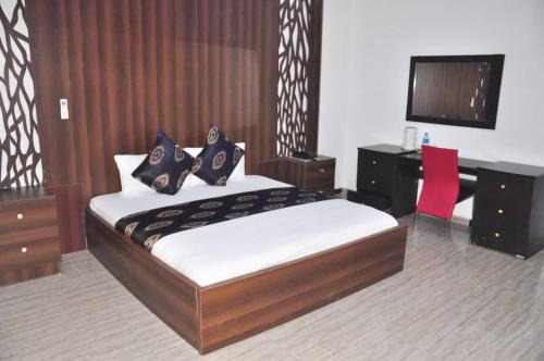 charlies place and suite