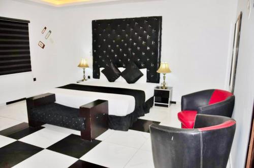 charlies place and suite