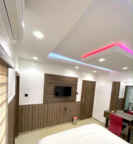 charlies place and suite