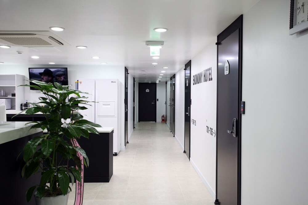 ekonomy hotel myeongdong premier