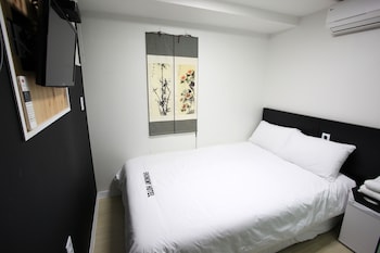 ekonomy hotel myeongdong premier