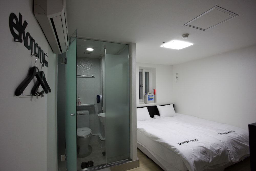 ekonomy hotel myeongdong premier