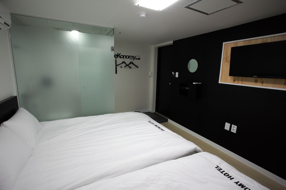 ekonomy hotel myeongdong premier