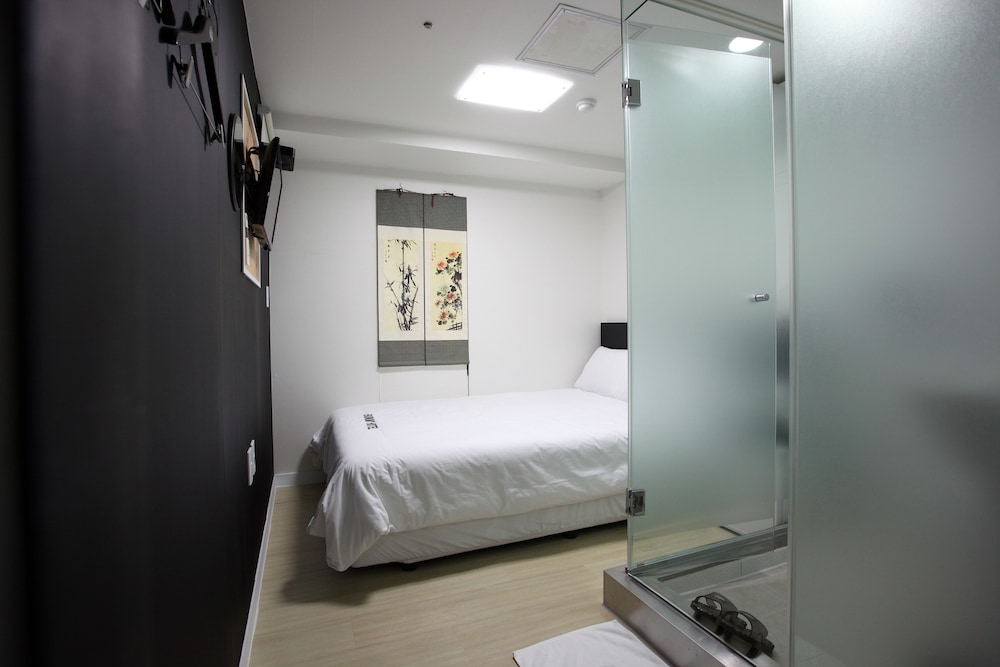 ekonomy hotel myeongdong premier