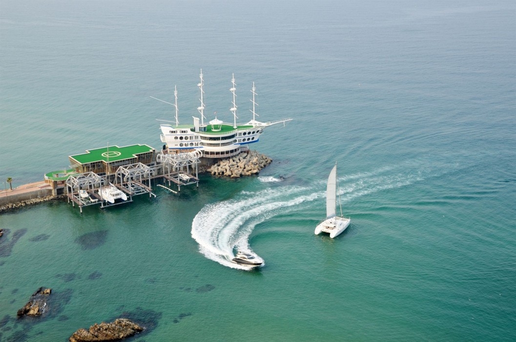 sun cruise resort and yacht